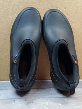 Bogs Black Sauvie Ankle Slip On Boot 72207-001  Size 10